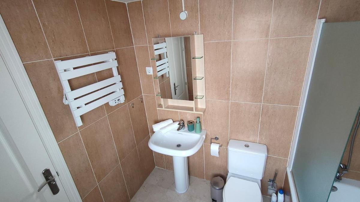Spacious With A Great View Apartment